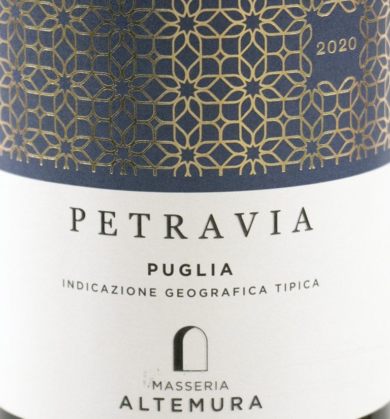 PETRAVIA Aglianico Puglia IGT Weinetikett von Petravia, Puglia, mit geometrischem Muster und goldener Schrift.
